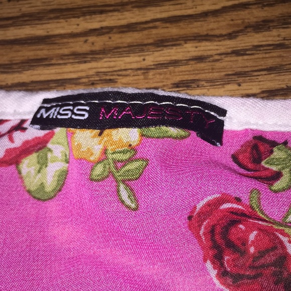 Cute white blouse with little dogs and flowers - Picture 7 of 7